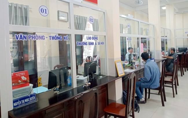 Sắp xếp cán bộ dôi dư trong sáp nhập đơn vị hành chính: Cần chủ động, quyết liệt và khách quan. (18/07/2024)